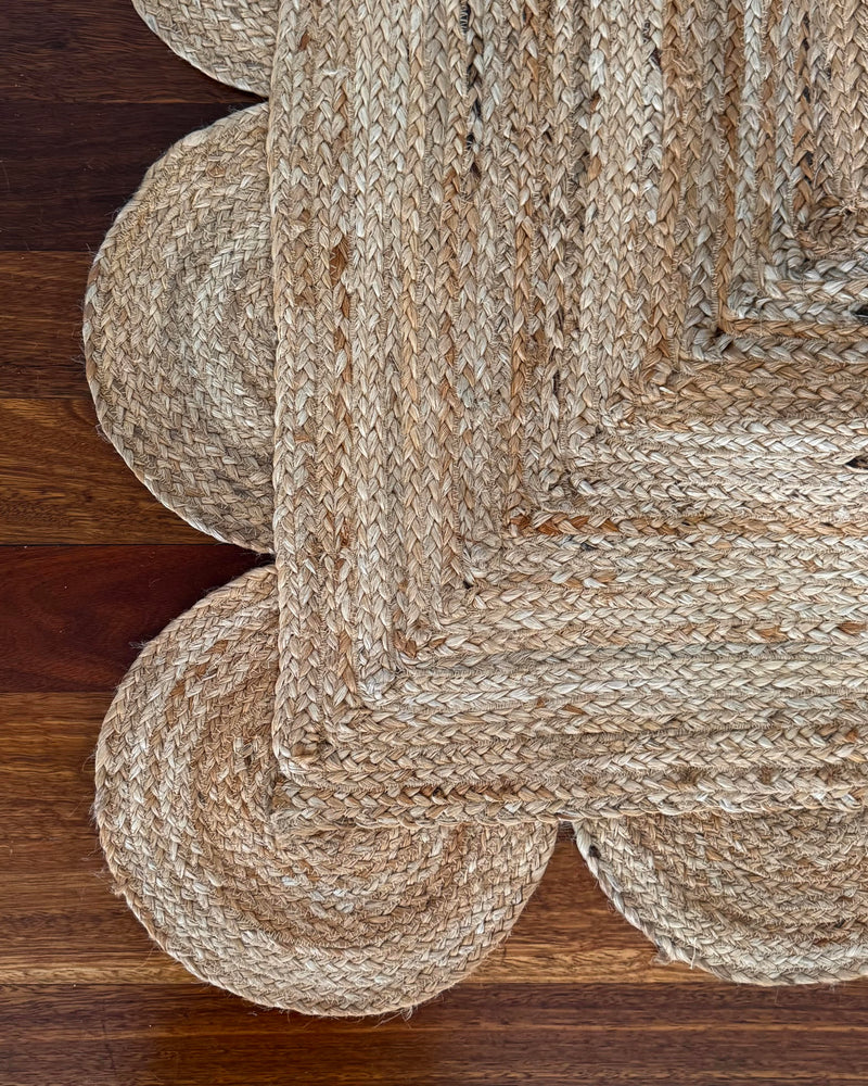 Large Natural Jute Scalloped Rug (8x10)